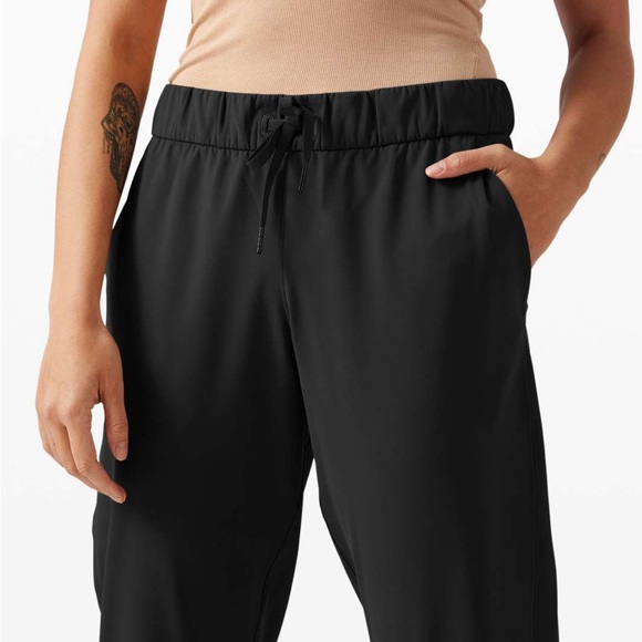 Lululemon On the Fly Jogger - Picture 5 of 5
